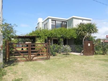 Casa Verde Cerca Del Mar