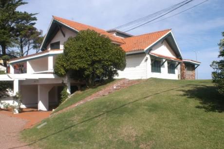 Casa Nombre "cura Lué"