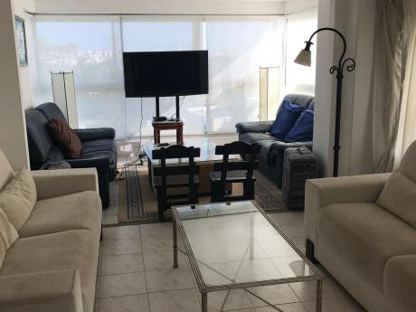 Apto En Parada 18 Con Servicios Y Vista Al Mar
