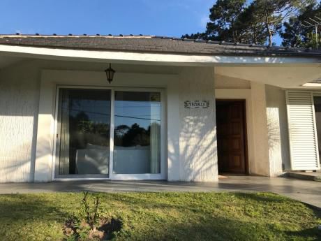 Hermosa Casa En Jardines De Cordoba - Punta Del Este
