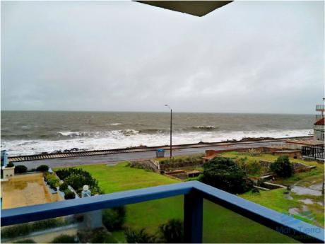 Se Alquila Apartamento De 1 Dormitorio Frente Al Mar Con Vista En Peninsula, Punta Del Este.