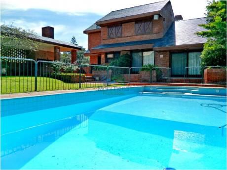 Gran Casa Con Piscina En Venta Y Alquier En Rincón Del Indio, Playa Brava, Punta Del Este.