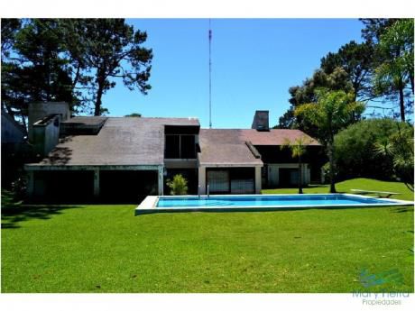 Casa En Venta. Zona Cantegril. Punta Del Este.