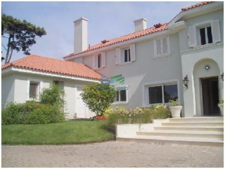 Espectacular Residencia En Una De Las Zonas Mas Cotizadas De Punta Del Este, A Metros Del Mar (playa Brava).