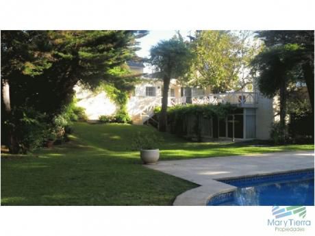 Casa En Alquiler Y Venta.. Zona De Playa Mansa, A 50 Ms Del Mar. Punta Del Este.