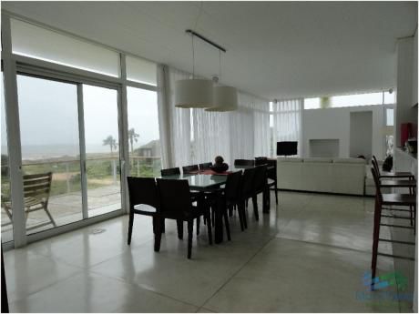 Casa En Alquiler En Primera Línea Sobre El Mar -punta Piedra- Punta Del Este
