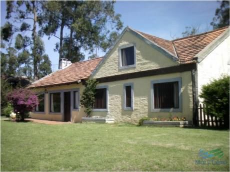 Excelente Chalet En Venta. Entorno Residencial, Muy Arbolado Y Tranquilo.
