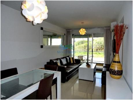 Apartamento De 1 Dormitorio Como Nuevo En Venta En Aidy Grill, Punta Del Este.