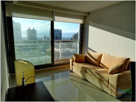 Apartamento En Alquiler Punta Del Este, Piso Alto A Dos Cuadras De Mar!
