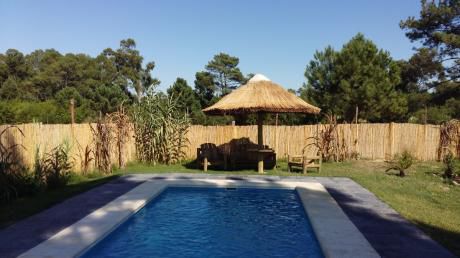 2 Casas Con 1 Piscina Climatizada Con Paneles Solares Segun Intensidad Del Sol.