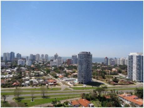 Hermosas Vistas A La Isla Gorriti.