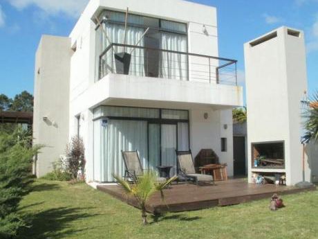 Casa En Alquiler 4 Dormitorios