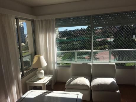 Apartamento 2 Dormitorios Y Dormitorio De Servicio. 3 Baños