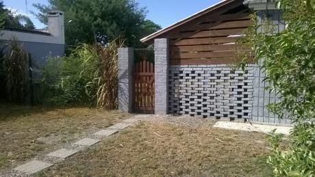 Casa En Esquina A 1 Cuadra De La Playa Y De El Aguila.