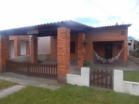 Casa En Barra Brasilera, 150 Mts. De La Costa Capacidad 6 P.