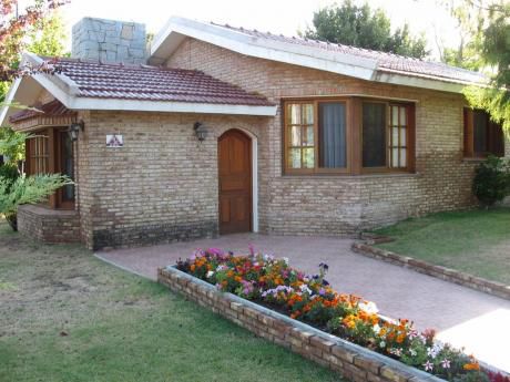 Febrero Hermosa Casa De 3 Dorm Mas Dependencia De Servicio