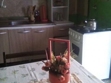 Casa Con 3 Cuartos Y 1 Baño.