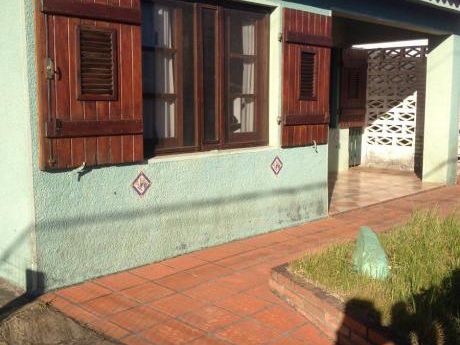 Chalet En Bahia Chica (casco Viejo), A Metros De La Playa