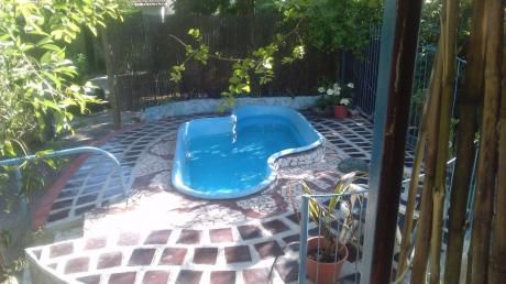 Casa Con Bbcoa Y Picina A Metros Del Mar.