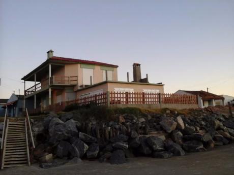 Hermosa Casa Frente Al Mar En Balneario Hermenagildo