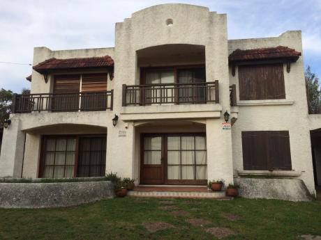 Casa Grande Frente Al Mar Cerca De Todos Los Servicios