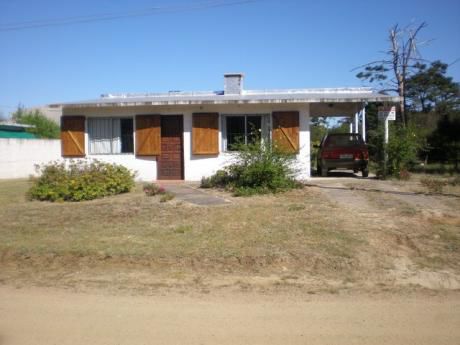 Casa 2 Dormitorios, Para 6 Personas, Parrillero Y Cochera.