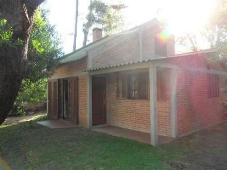 Casa La Gatine Con Jardin Cercado En El Barrio Country