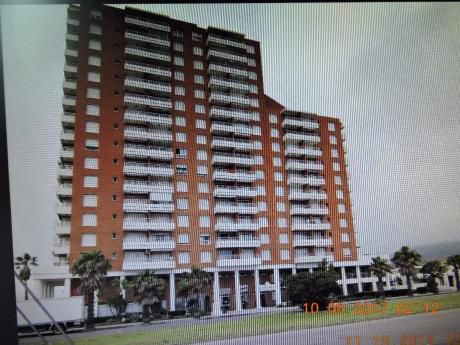 Apartamento Frente A La Playa, Amueblado Edif.la Riviera.