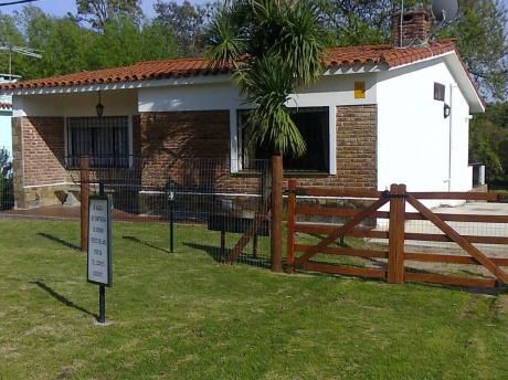 Casa Sólida Y Fresca Gran Parque Todo Cercado E Iluminado