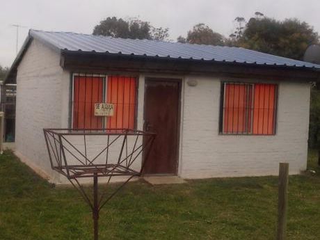 Casa En Playa Grande De Dos Dormitorios Con Parrillero.