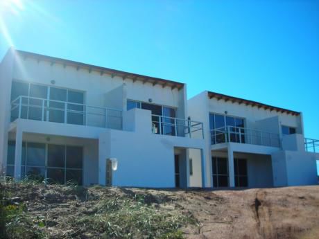 Cabaña En Punta Del Diablo, Para 5 Personas