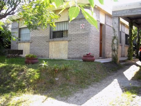 Alquilo Casa En La Floresta 3 C.de La Playa $ 2.500 Por Dia.