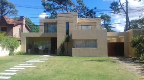 Casa Minimalista Playa Mansa