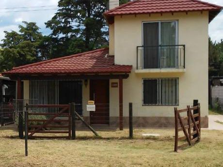 Hermosa Casa De Dos Plantas A Estrenar En Playa Grande