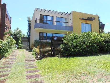 Casa Parada 23 Mansa Vista Al Mar , 3 Dormitorios , Piscina