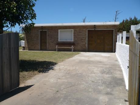 Estupenda Casa A 100 Mts. Del Mar En Aguas Dulces