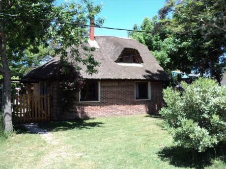 Casa Cabaña Completa, Cercada, Con Techo Quinchado, Fresca