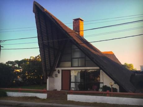 Casa En La Paloma. Cómoda, Grande Y Excelente Ubicación.
