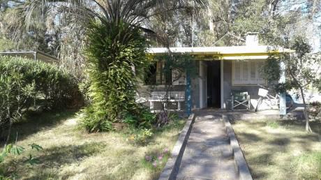 Casa 2 Cuadras De La Playa. Linda ,parrillero, 2 Dormitorios