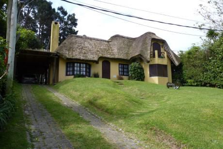 Casa De 4 Dormitorios Y 3 Baños.