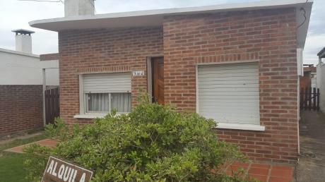 Casa De 6 Ambientes, 2 Baños