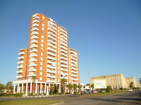 Apartamento Alquiler Rambla De Los Argentinos - Piriápolis