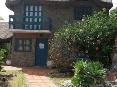 Casa De Piedra 2 Pisos