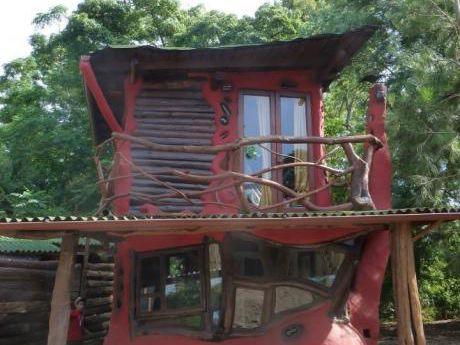 Casita De Barro De Duendes Cerquita De La Playa