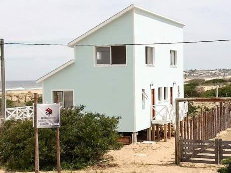 Casa En Punta Rubia, 2 Casas, Frente Al Mar, Gran Vista,deck