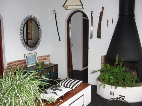 Casa Con, 2 Baños, 4 Cuartos, Cosina Y Comedor.