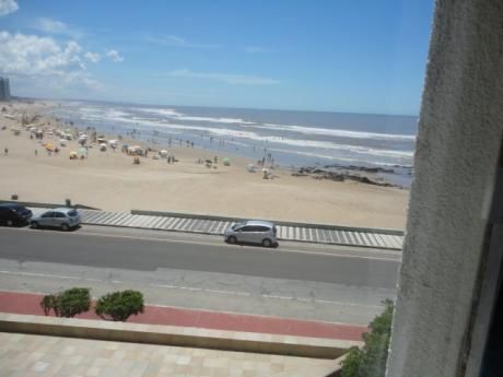 Frente Al Mar. Sbre La Playa Brava. Parada 1