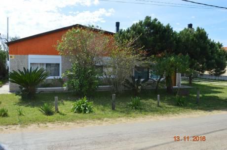 Hermosa Y Cómoda Casa A Metros De La Playa 099298918