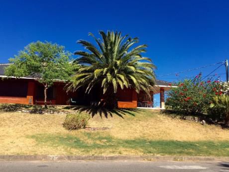 Amplia Casa En Centro De Piriápolis A 3 Cuadras De La Playa