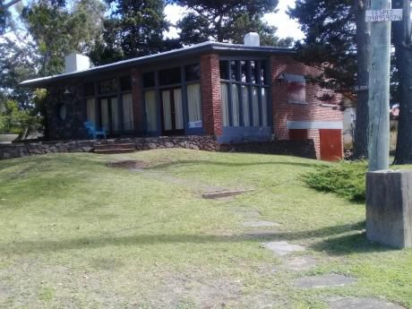 Casa En Playa Grande-piriapolis En Excelente Estado Y Lugar